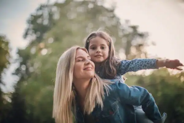happy mum and daughter following mediation to resolve parental alienation Croydon